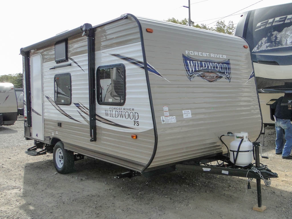 2017 Wildwood X-lite 185RB exterior at All American Coach in Sylvania, OH.